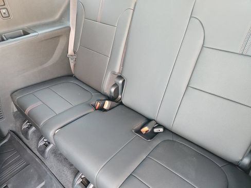 Used 2023 Chevrolet Traverse RS w/ LPO, Floor Liner Package FWD image 21