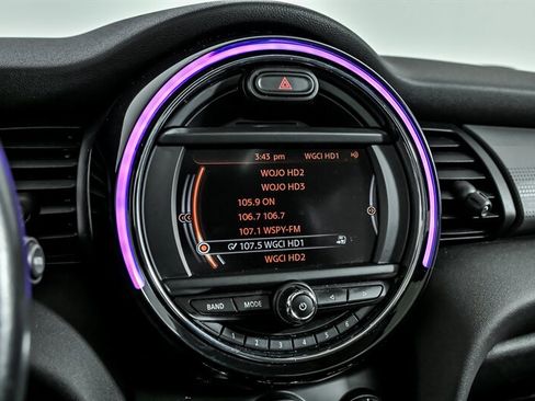 Used 2015 MINI Cooper 4-Door Hardtop image 25