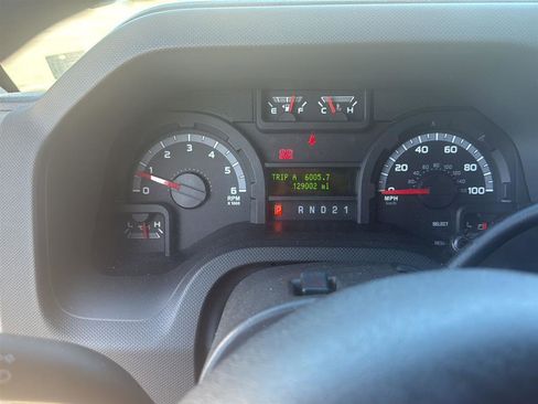 Used 2014 Ford E-150 and Econoline 150 XLT image 3