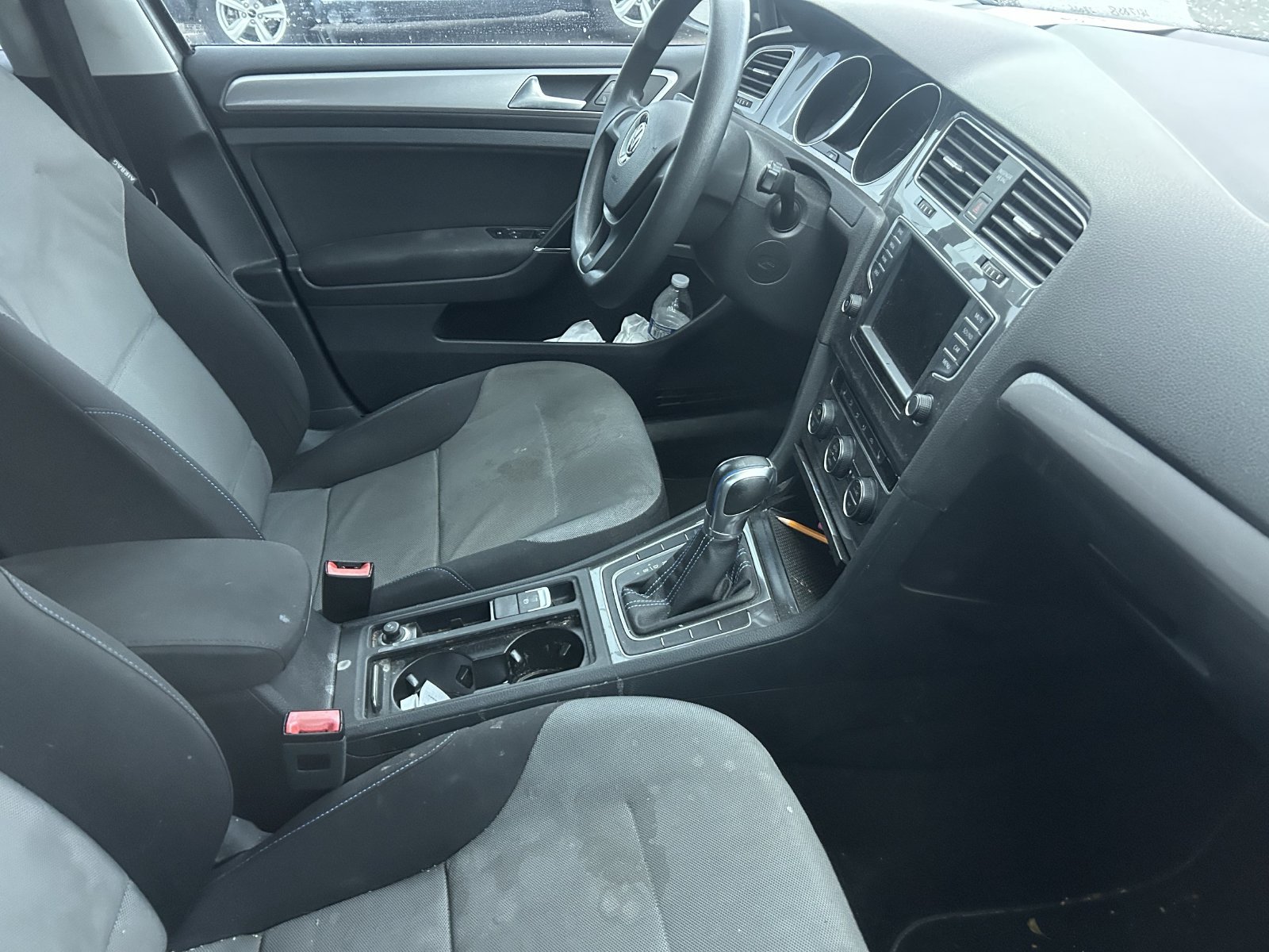 Used 2016 Volkswagen e-Golf SE w/ DC Fast Charging Package FWD image 9