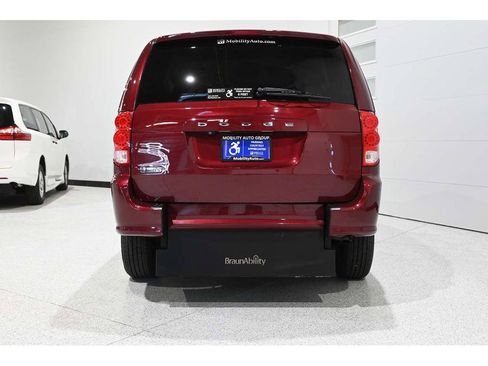 Used 2019 Dodge Grand Caravan SE FWD image 7