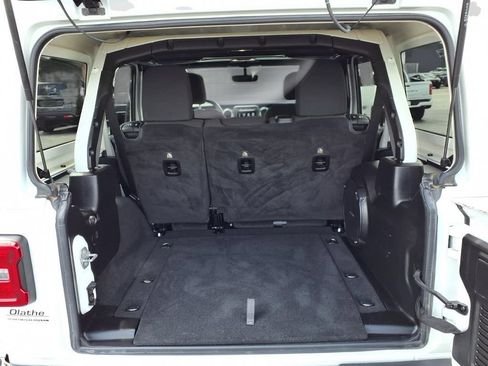 Certified 2019 Jeep Wrangler Unlimited Sahara AWD/4WD image 26