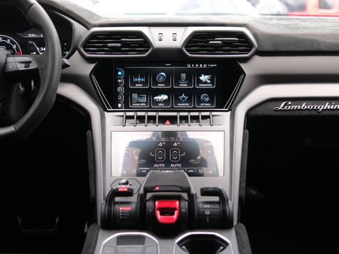 Used 2023 Lamborghini Urus Performante AWD/4WD image 29