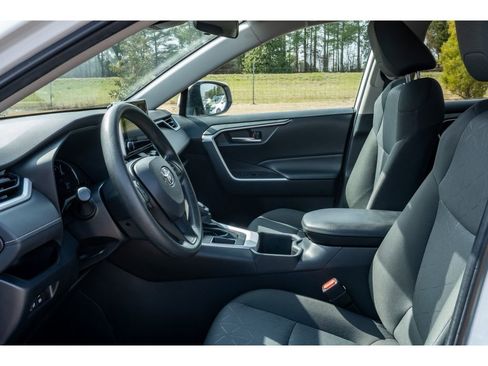 Used 2024 Toyota RAV4 XLE image 10