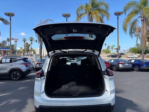 Used 2025 Nissan Rogue SV FWD image 33