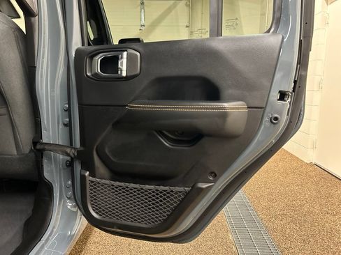 Used 2025 Jeep Wrangler Unlimited Sahara w/ Safety Group AWD/4WD image 15