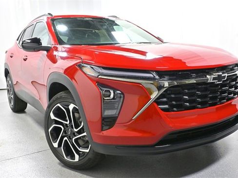 New 2026 Chevrolet Trax RS w/ Driver Confidence Package image 2