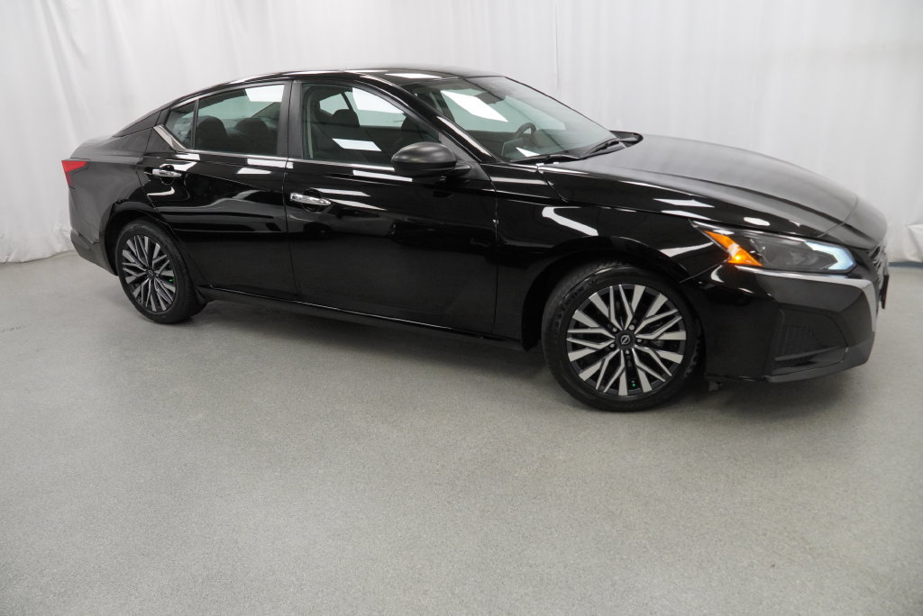 Used 2025 Nissan Altima 2.5 SV FWD image 16