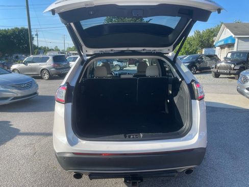 Used 2018 Ford Edge Titanium w/ Equipment Group 302A AWD/4WD image 10