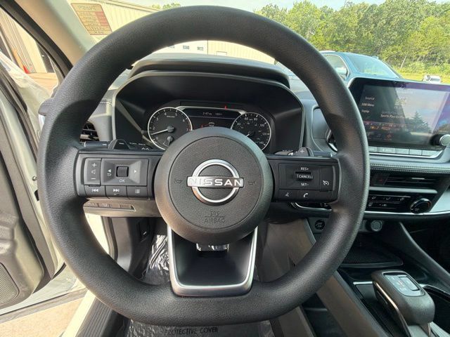 Used 2024 Nissan Rogue S FWD image 26