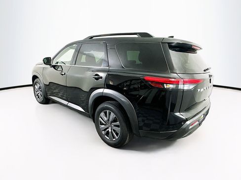 Used 2025 Nissan Pathfinder SV image 5