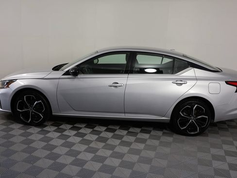 Used 2023 Nissan Altima 2.5 SR AWD/4WD image 5