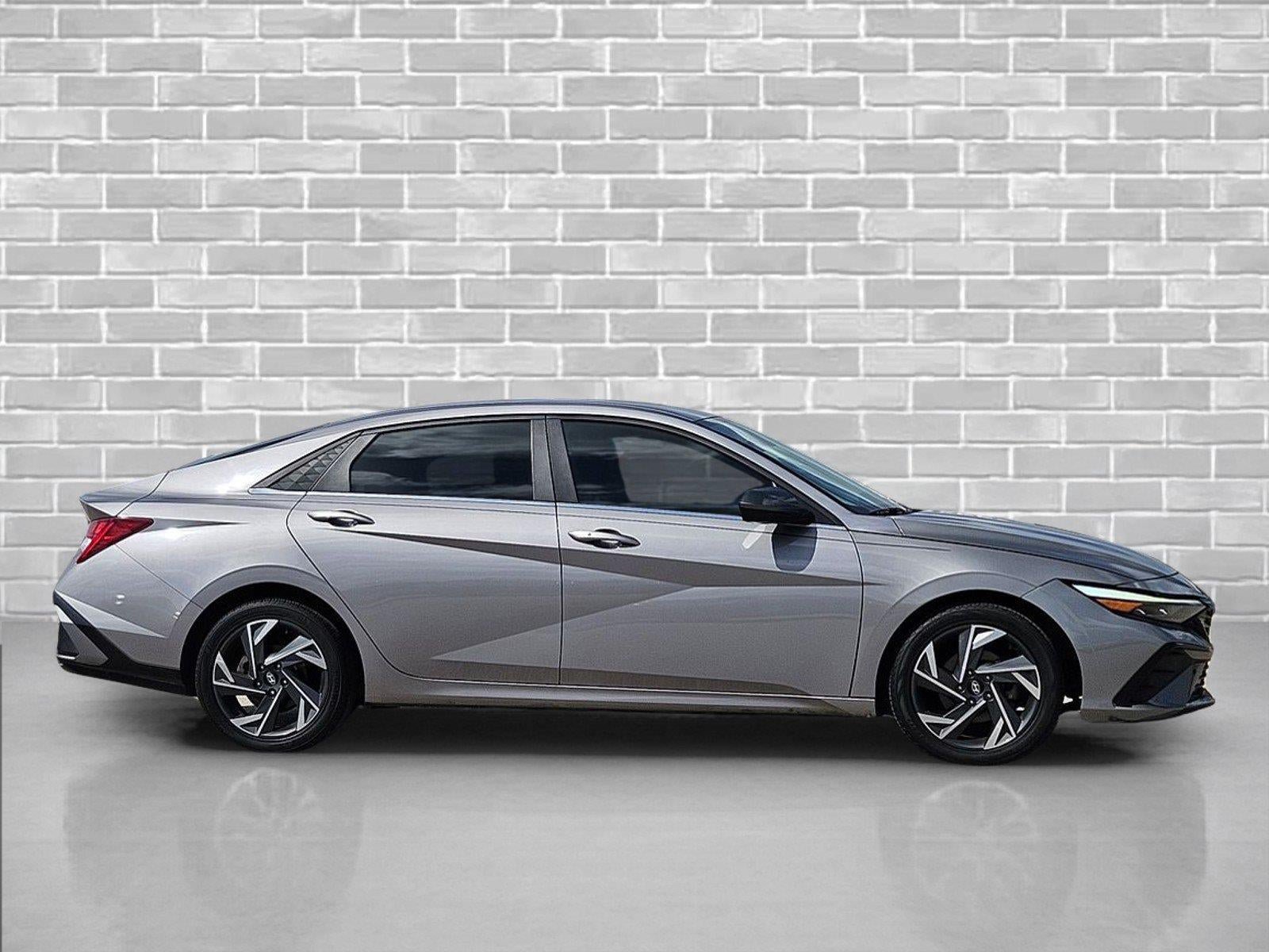 Used 2024 Hyundai Elantra SEL w/ Convenience Package FWD image 4