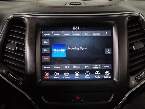 Used 2020 Jeep Cherokee Trailhawk AWD/4WD image 21