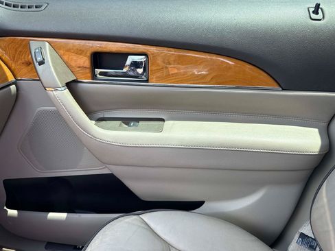 Used 2014 Lincoln MKX FWD w/ Equipment Group 102A image 23