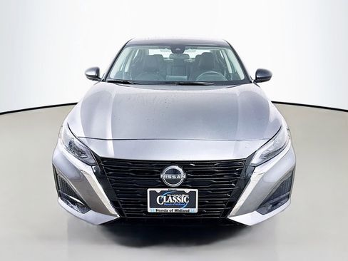 Used 2025 Nissan Altima 2.5 SV image 2