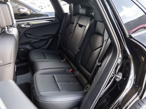 Certified 2026 Porsche Macan AWD/4WD image 36