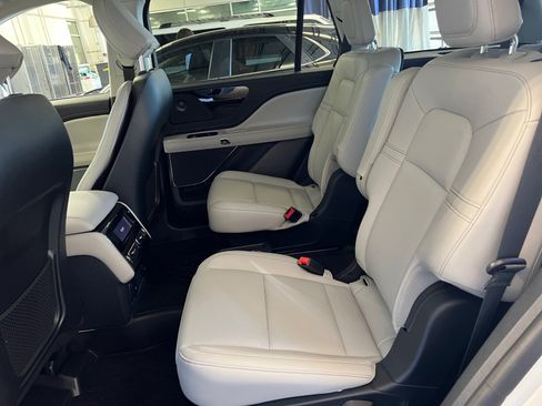 Used 2025 Lincoln Aviator AWD w/ Jet Appearance Package image 23