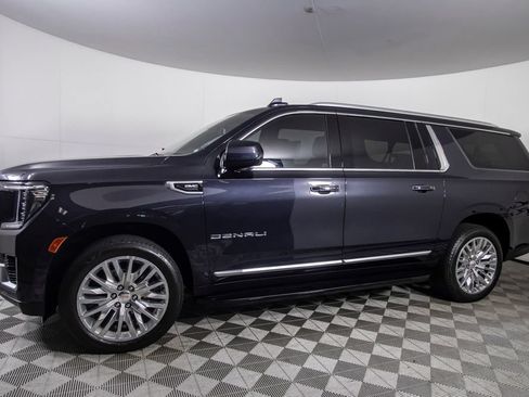 Used 2024 GMC Yukon XL Denali w/ Advanced Technology Package AWD/4WD image 8