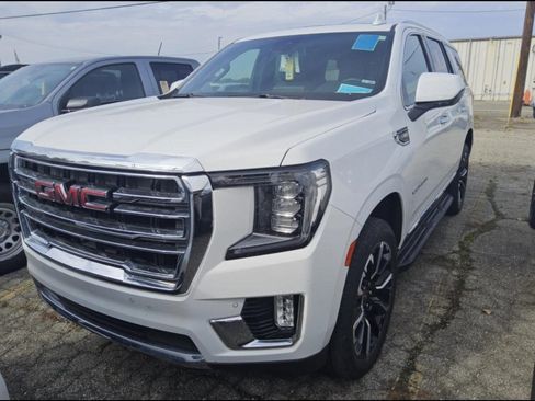 Used 2023 GMC Yukon SLT image 1