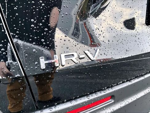 Used 2025 Honda HR-V LX image 9