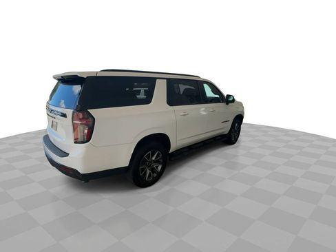 Certified 2024 Chevrolet Suburban Z71 w/ Luxury Package AWD/4WD image 8