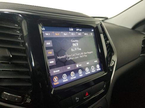 Used 2019 Jeep Cherokee Limited FWD image 27