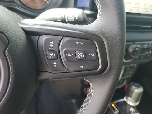 Used 2025 Jeep Gladiator Mojave w/ Safety Group AWD/4WD image 17