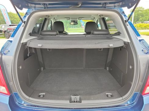 Used 2020 Chevrolet Trax LT w/ LT Convenience Package AWD/4WD image 8