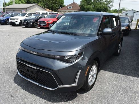 Used 2025 Kia Soul LX w/ LX Technology Package FWD image 7