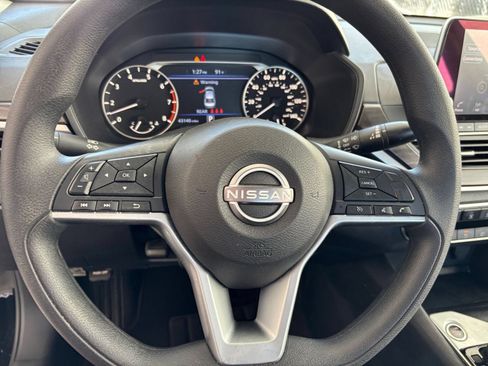 Used 2025 Nissan Altima 2.5 SV FWD image 28