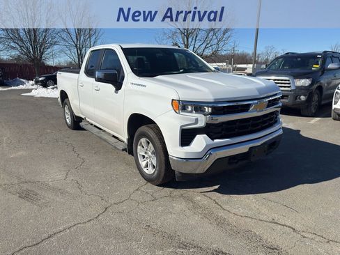 Used 2023 Chevrolet Silverado 1500 LT image 2