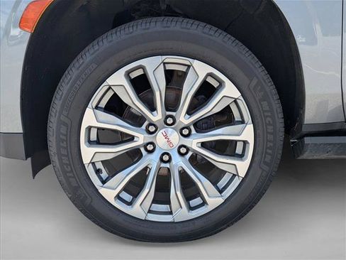 Used 2021 GMC Yukon Denali w/ Denali Premium Package AWD/4WD image 9