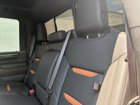 Used 2024 GMC Sierra 2500 AT4 w/ AT4 Preferred Package AWD/4WD image 13