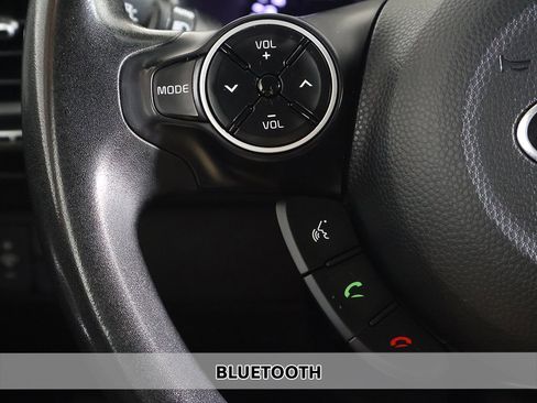 Used 2017 Kia Soul + image 4