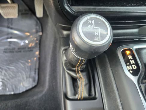 Used 2023 Jeep Gladiator Overland AWD/4WD image 16