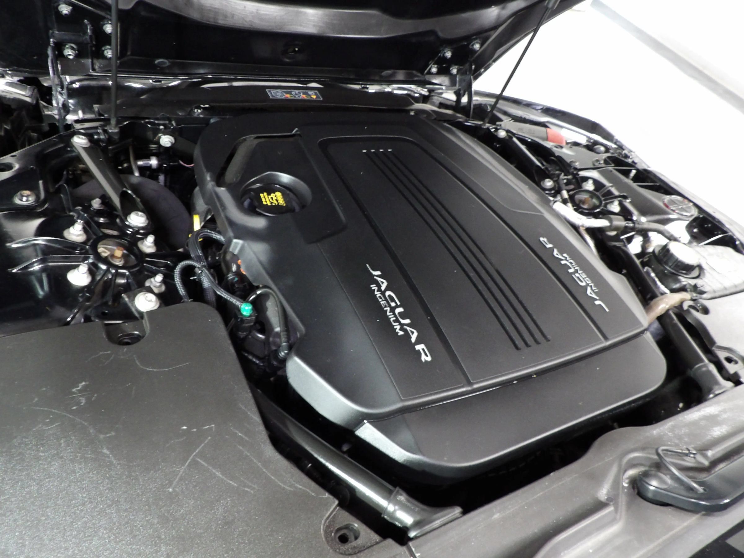 Used 2020 Jaguar F-TYPE Convertible RWD image 33