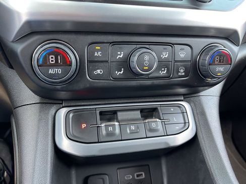 Used 2022 GMC Acadia SLE w/ Elevation Edition image 12