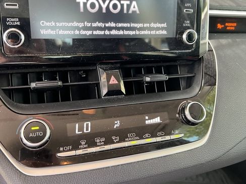 Used 2020 Toyota Corolla LE FWD image 11