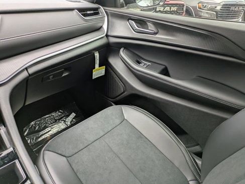 New 2025 Jeep Grand Cherokee L Altitude image 15