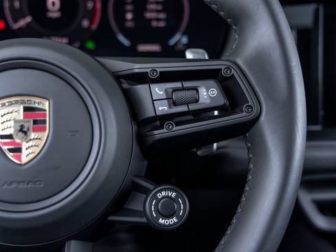 Certified 2025 Porsche Cayenne GTS AWD/4WD image 33