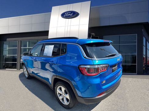 Used 2018 Jeep Compass Latitude w/ Popular Equipment Group FWD image 4
