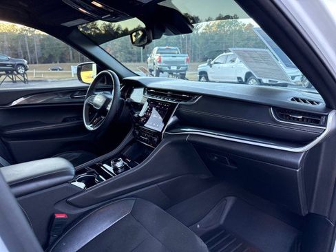 Used 2023 Jeep Grand Cherokee L Laredo image 10