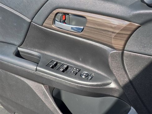 Used 2016 Honda Accord EX image 26