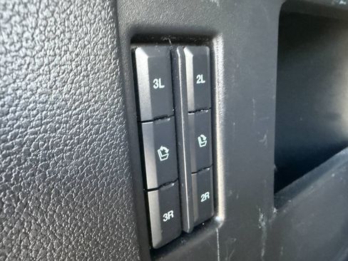 Used 2018 Ford Expedition Max Platinum RWD image 26