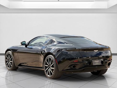 Used 2021 Aston Martin DB11 Coupe image 2