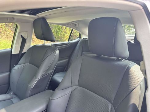 Used 2022 Lexus ES 350 w/ Premium Package FWD image 20
