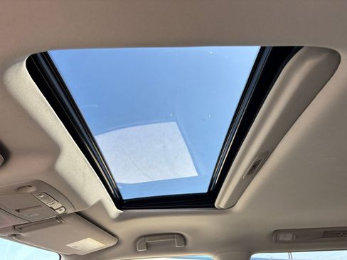 Used 2023 Nissan Armada Platinum w/ Captain's Chairs Package RWD image 21