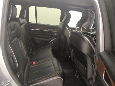 Used 2022 Jeep Grand Cherokee Summit w/ Luxury Tech Group V image 19
