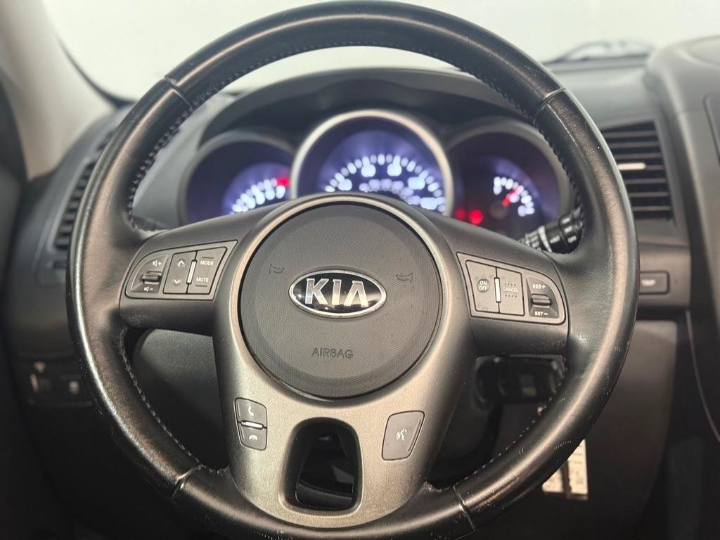 Used 2013 Kia Soul + FWD image 13